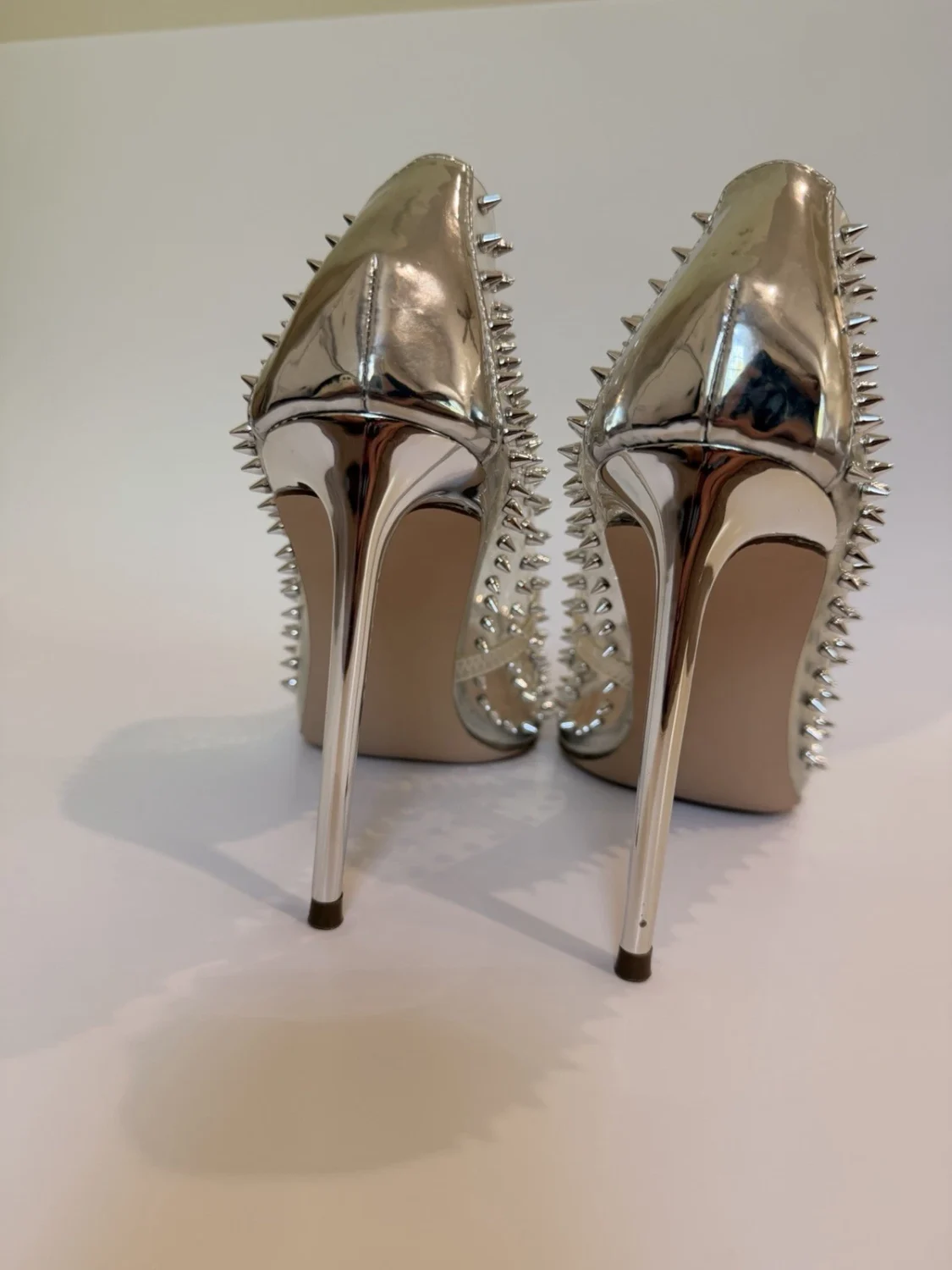 Steve Madden Vala带钉透明高跟鞋银色铆钉高跟鞋女式10码-