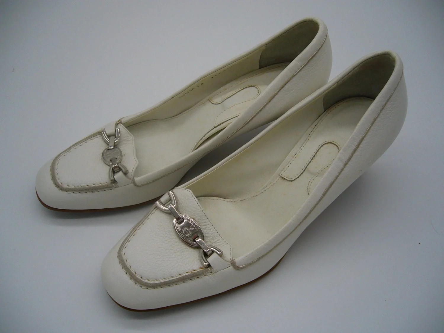 时尚 Bally 白色高跟鞋"Floresa" 38 Eur = 8 美国瑞士全新!-