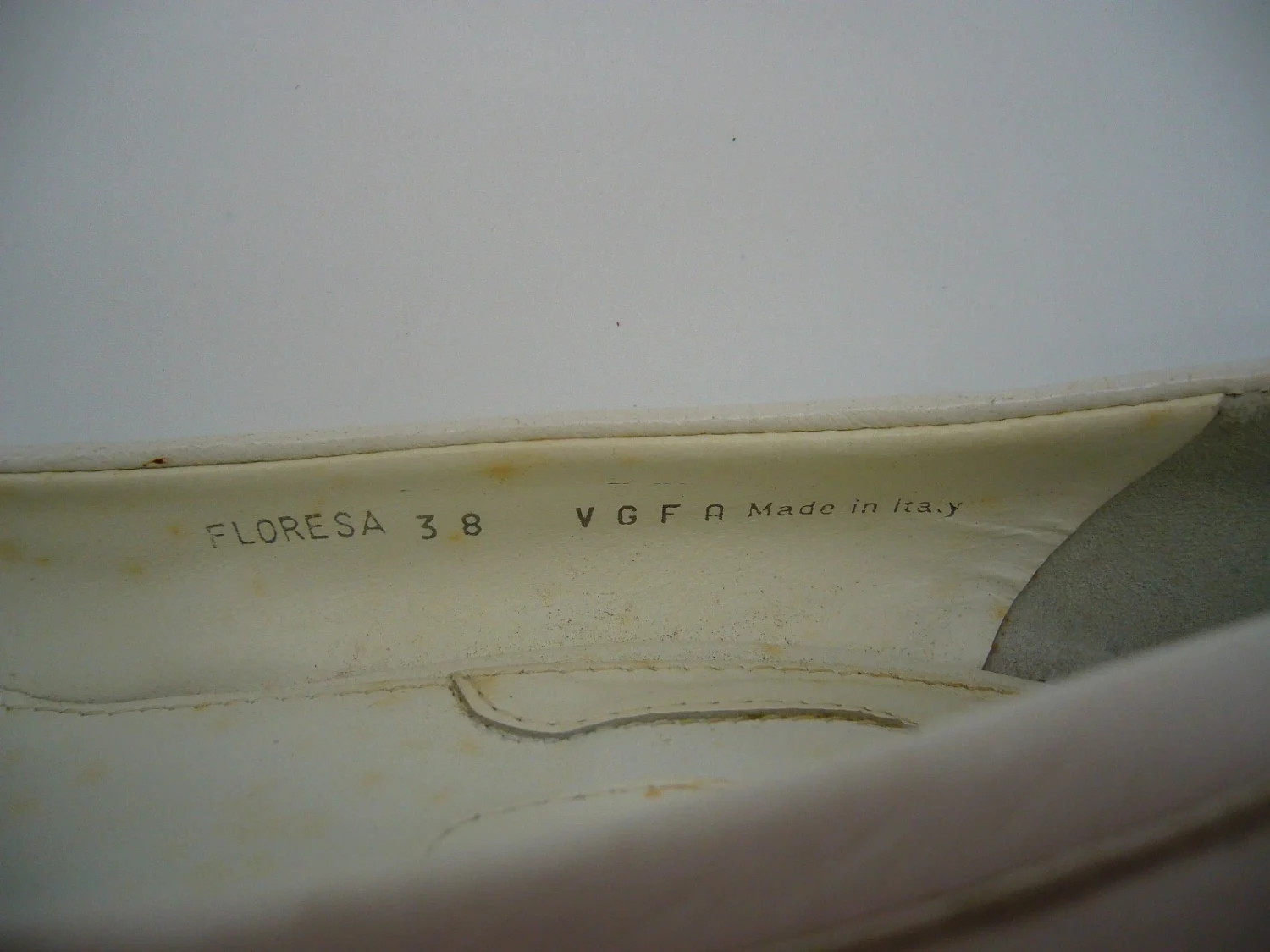 时尚 Bally 白色高跟鞋"Floresa" 38 Eur = 8 美国瑞士全新!-