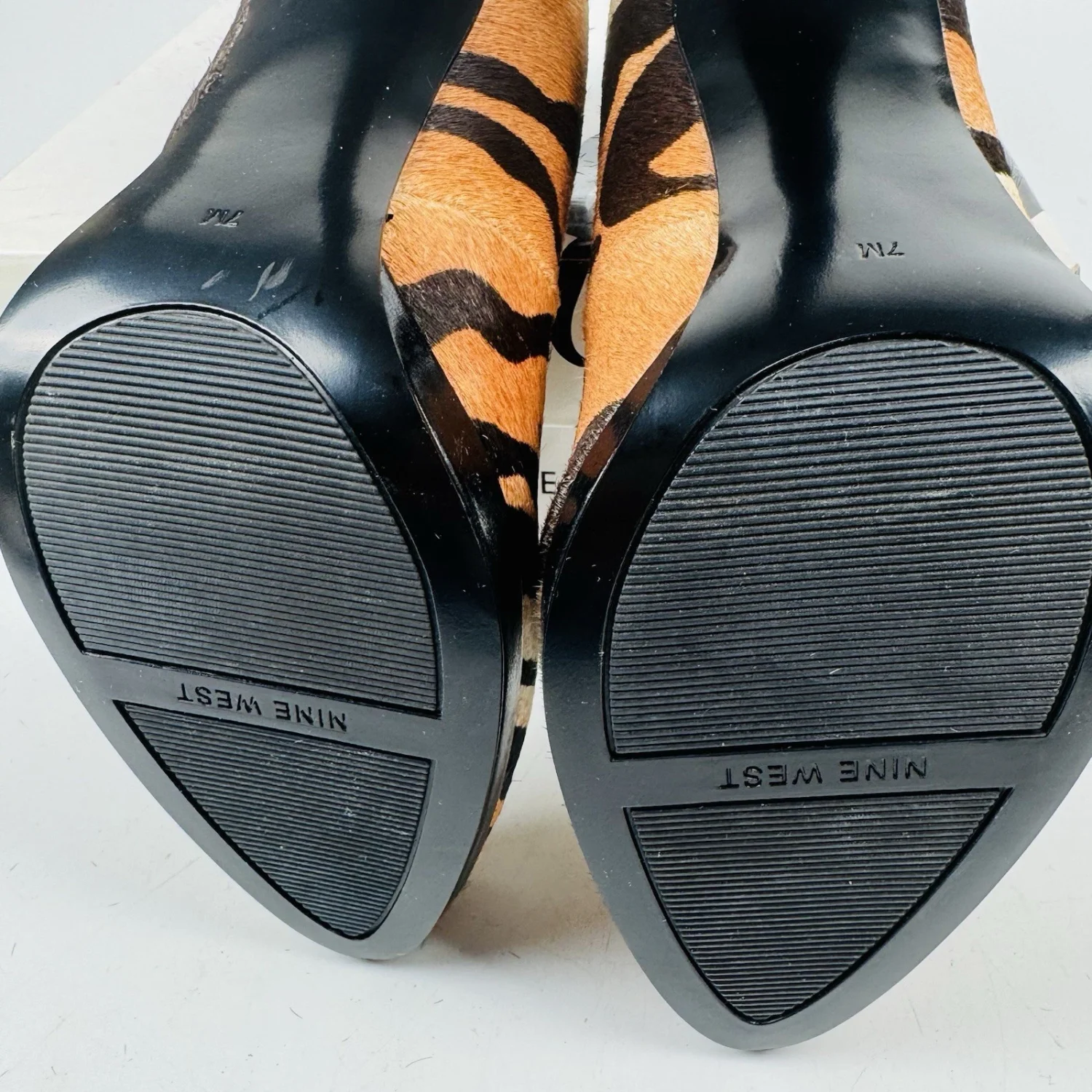 Nine West 斑马纹小腿毛高跟鞋女式 7M 码-