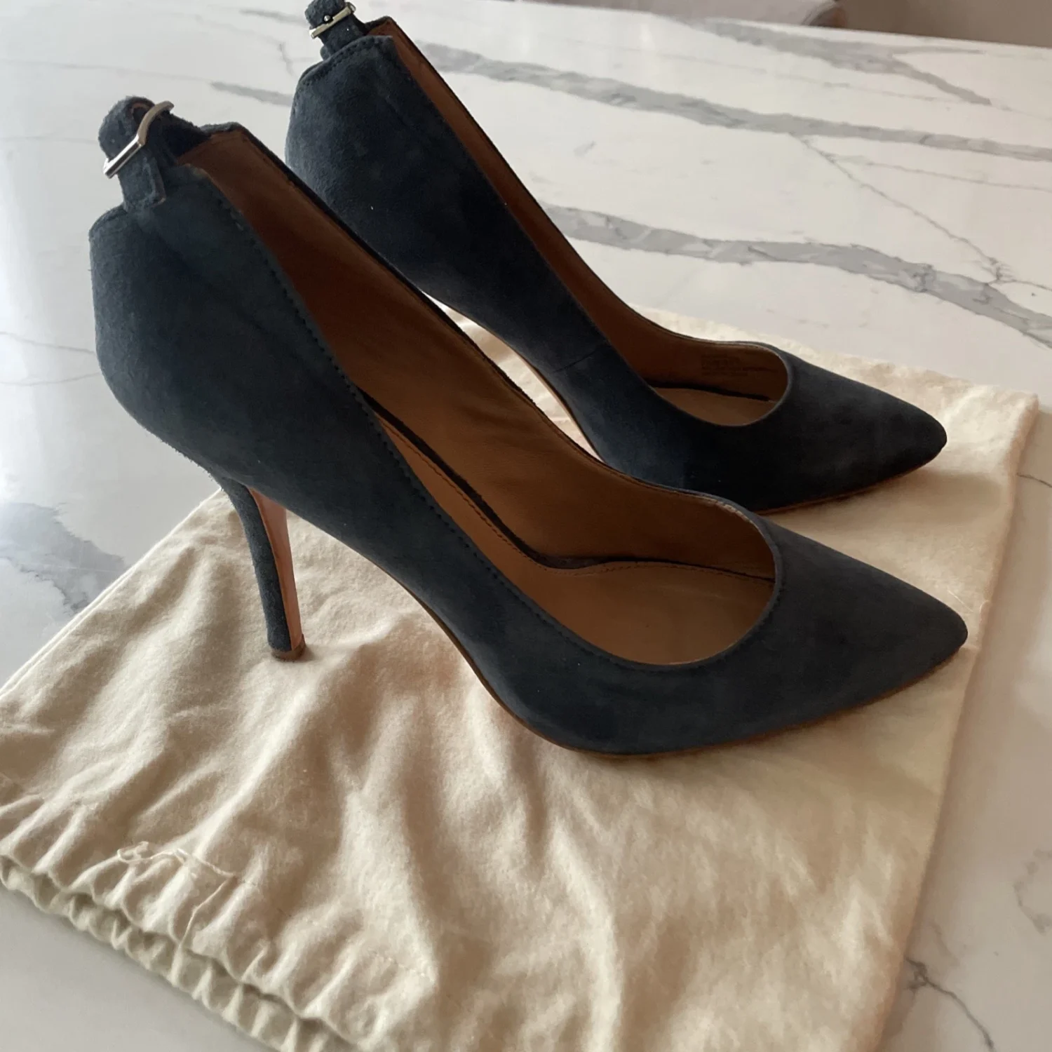 Vince Camuto 蓝色麂皮绒高跟鞋女式 7 1/2 二手-