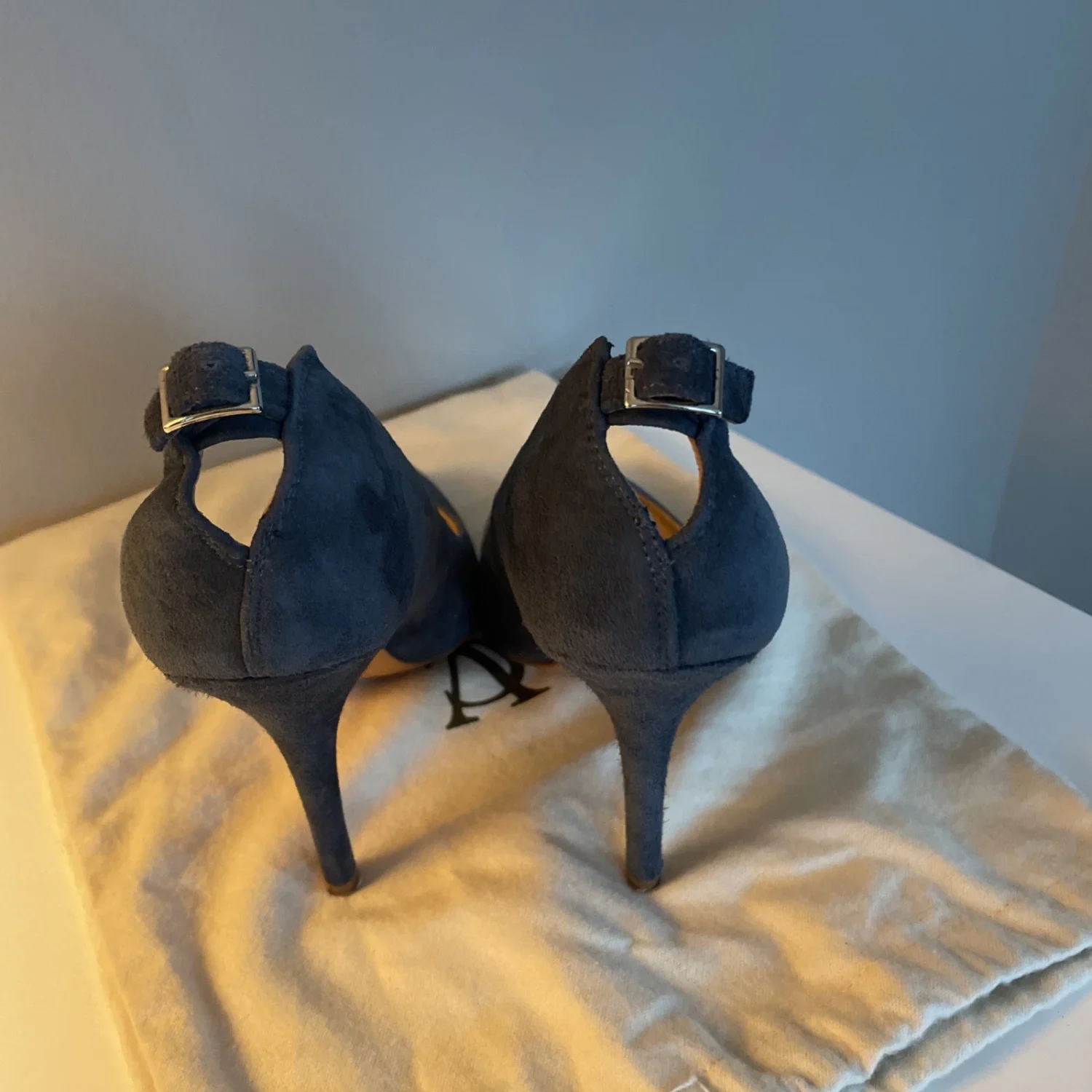 Vince Camuto 蓝色麂皮绒高跟鞋女式 7 1/2 二手-