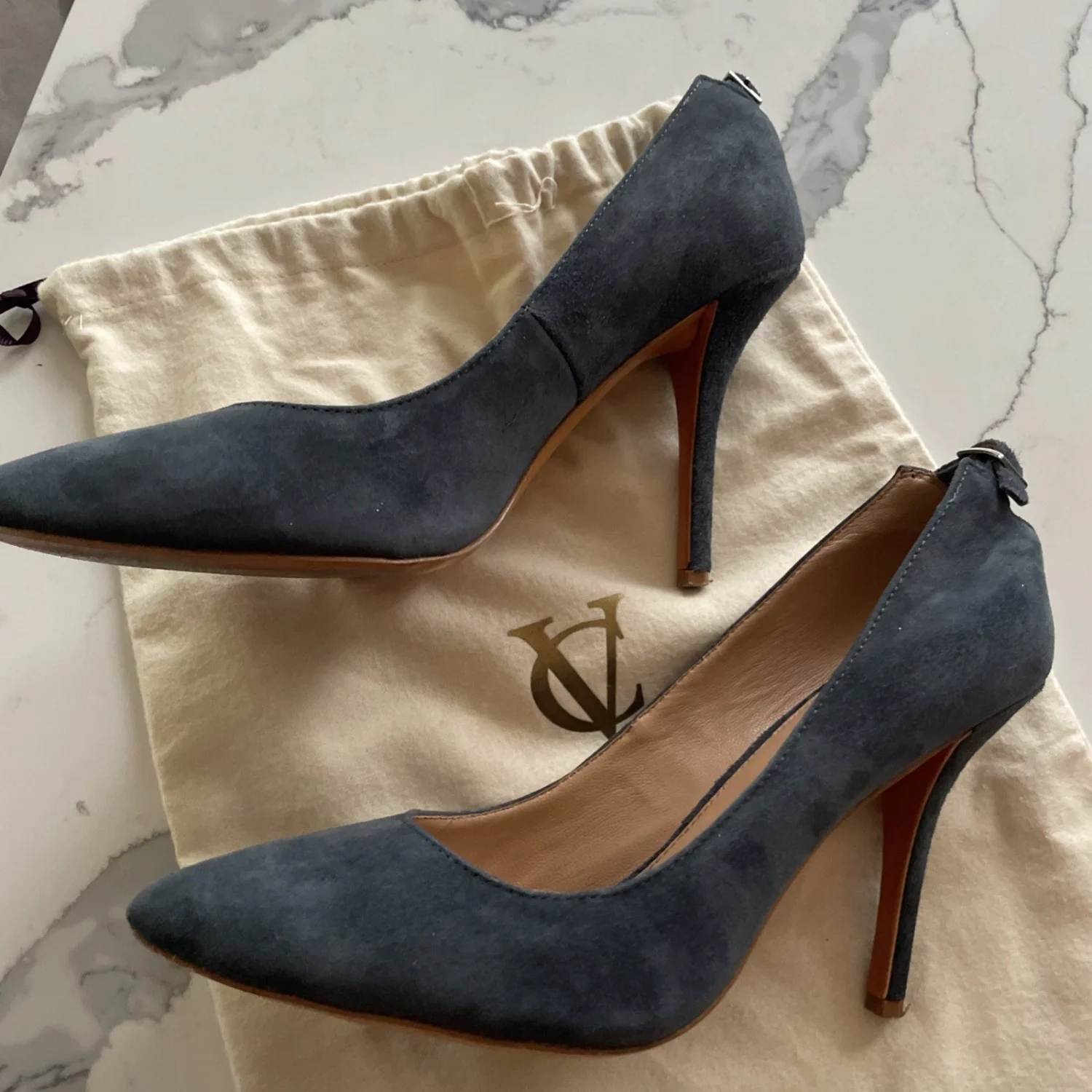 Vince Camuto 蓝色麂皮绒高跟鞋女式 7 1/2 二手-