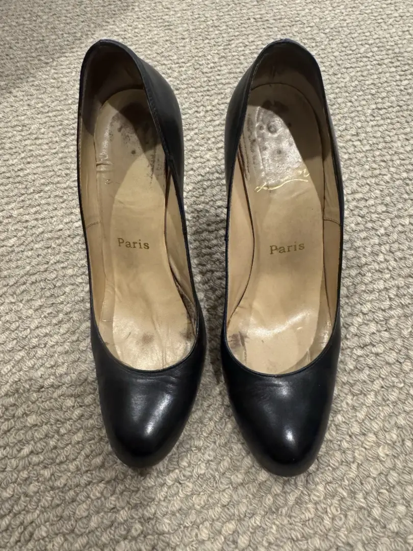 Christian Louboutin 女式浅口鞋 37.5 码黑色皮革圆头-