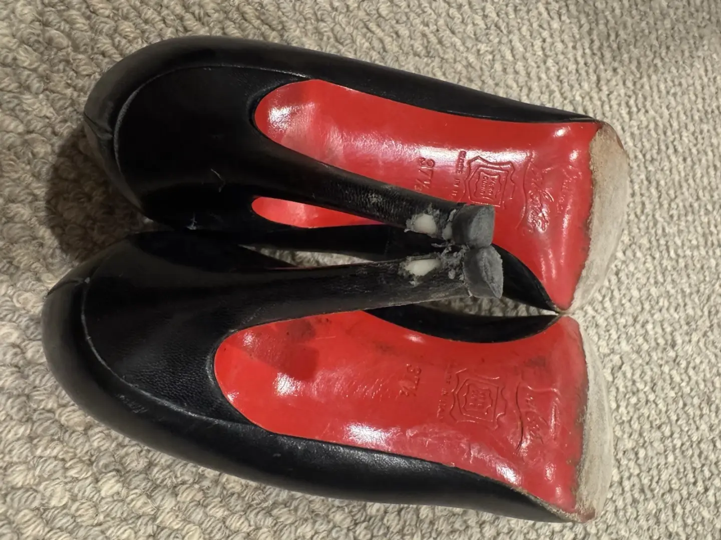 Christian Louboutin 女式浅口鞋 37.5 码黑色皮革圆头-