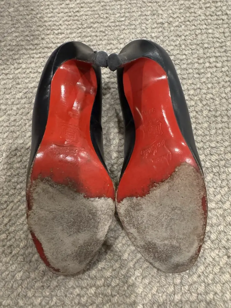 Christian Louboutin 女式浅口鞋 37.5 码黑色皮革圆头-