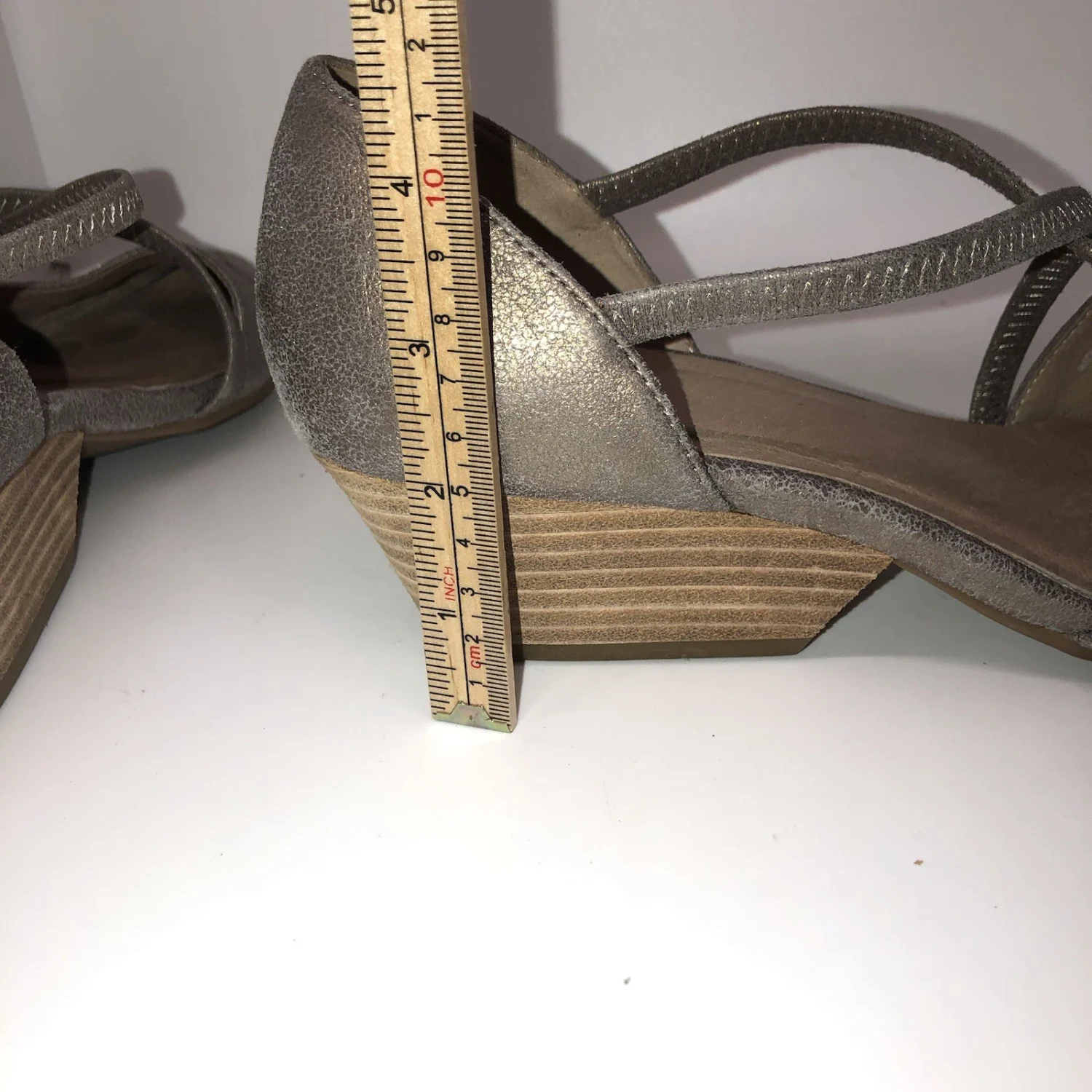 Eileen Fisher Poet Criss Cross Pump 女式 9 码堆叠粗跟金属色-