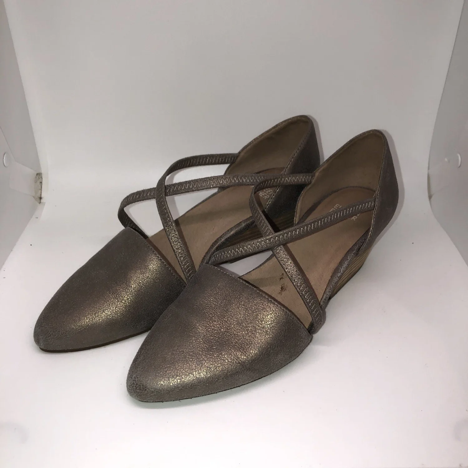 Eileen Fisher Poet Criss Cross Pump 女式 9 码堆叠粗跟金属色-