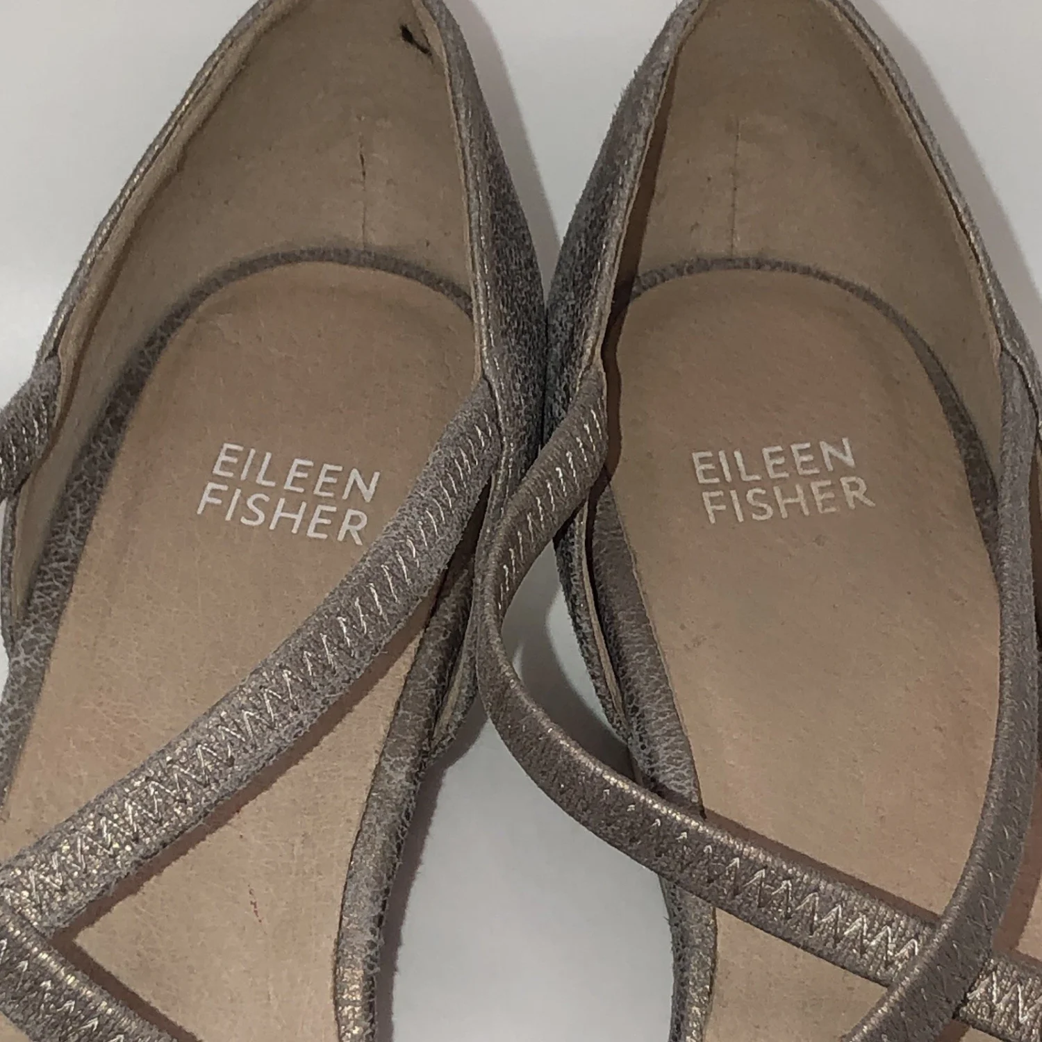 Eileen Fisher Poet Criss Cross Pump 女式 9 码堆叠粗跟金属色-