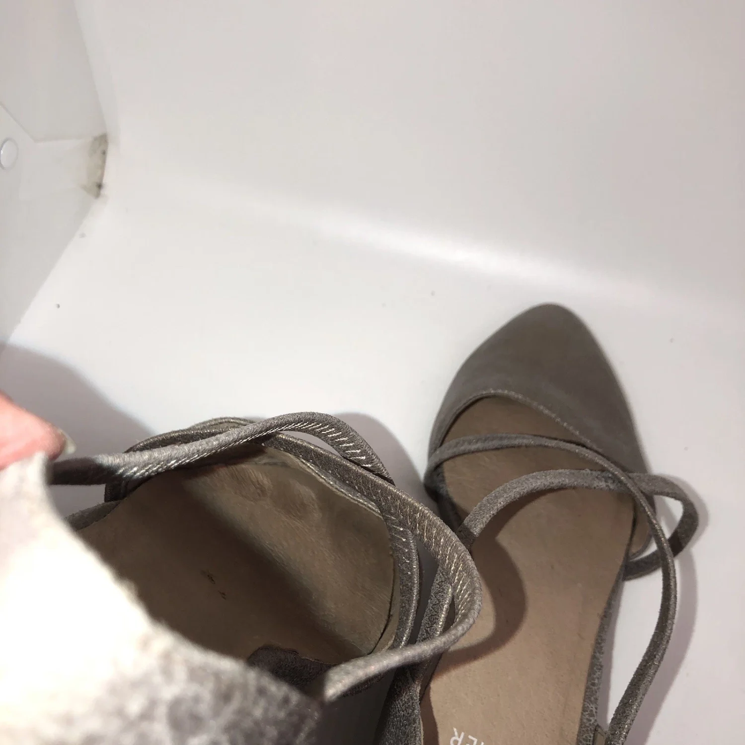 Eileen Fisher Poet Criss Cross Pump 女式 9 码堆叠粗跟金属色-