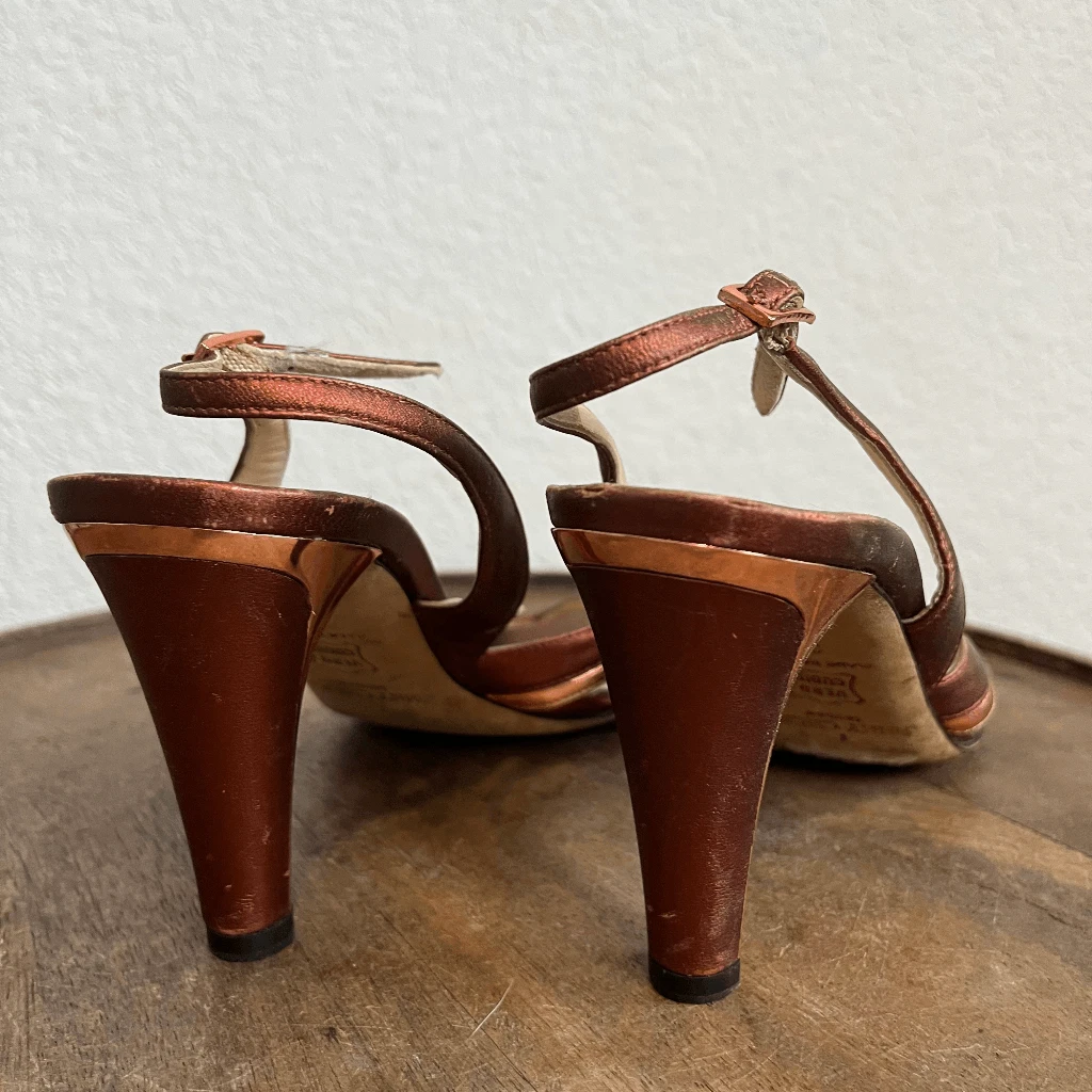 Jimmy Choo 金属铜露背 Leona 高跟鞋凉鞋女式 36 6 码-