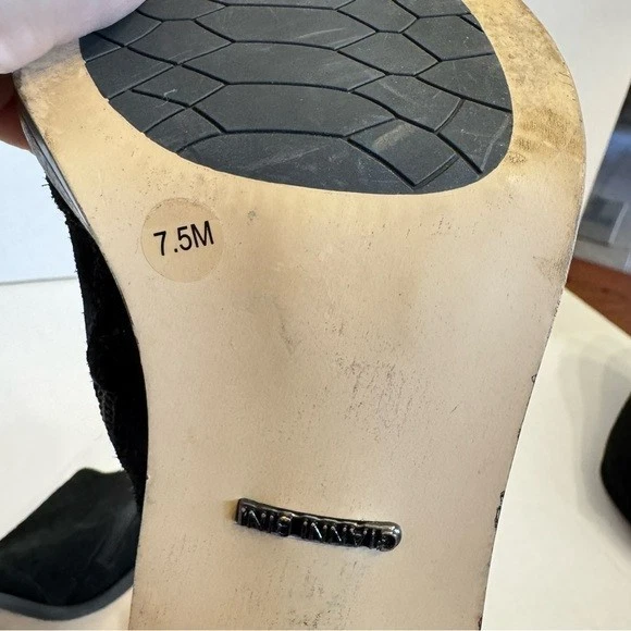 Gianni Bini 黑色 Hadwin 皮革麂皮绒穿孔露趾高跟鞋 7.5 M 码-