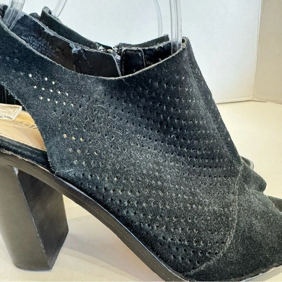 Gianni Bini 黑色 Hadwin 皮革麂皮绒穿孔露趾高跟鞋 7.5 M 码-
