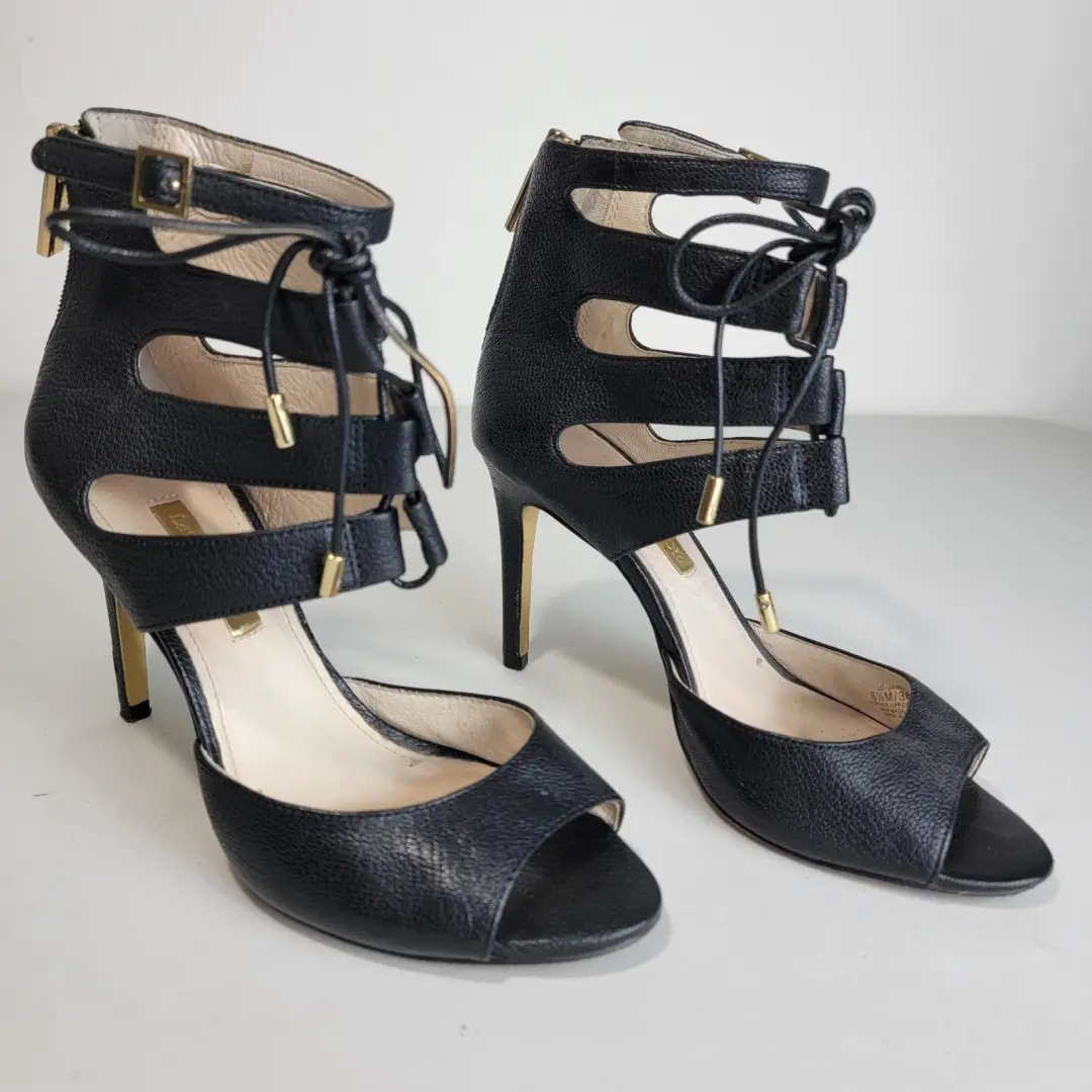 Louise et Cie Lo-Janell 黑色鹅卵石皮革细高跟鞋 3.75 英寸 - 6.5 米-