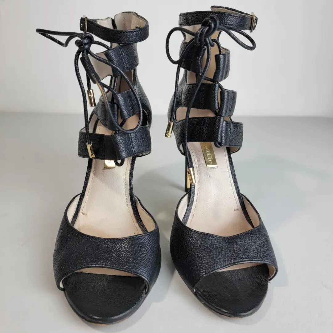 Louise et Cie Lo-Janell 黑色鹅卵石皮革细高跟鞋 3.75 英寸 - 6.5 米-