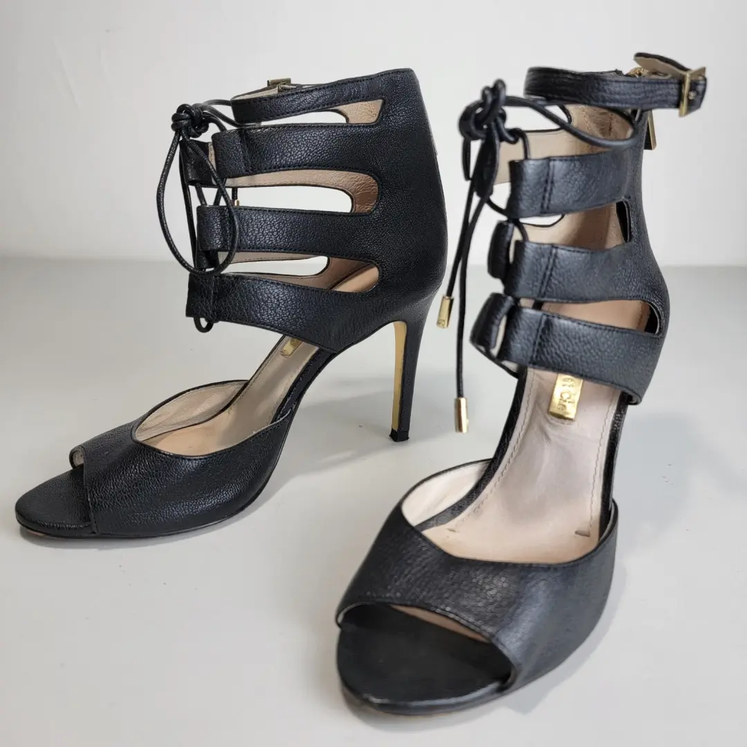 Louise et Cie Lo-Janell 黑色鹅卵石皮革细高跟鞋 3.75 英寸 - 6.5 米-