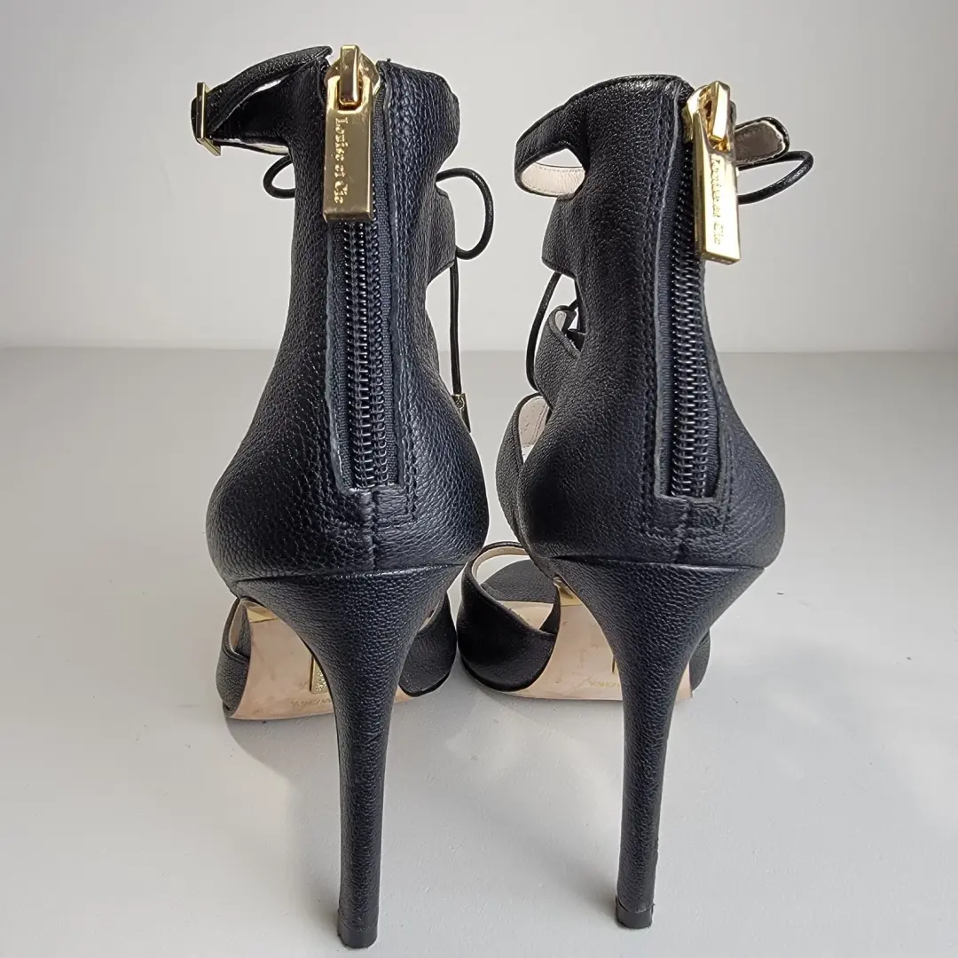 Louise et Cie Lo-Janell 黑色鹅卵石皮革细高跟鞋 3.75 英寸 - 6.5 米-