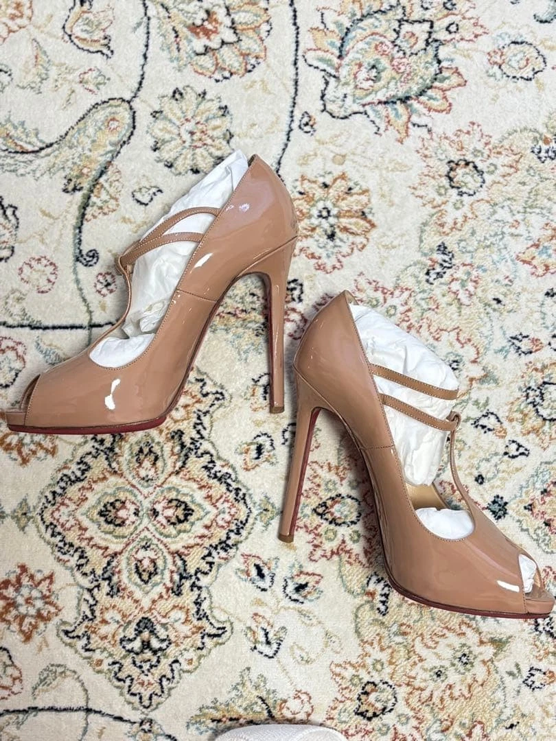 罕见 Christian Louboutin 米色露趾高跟鞋 尺寸 EU38 / US8 婚礼派对 正品-