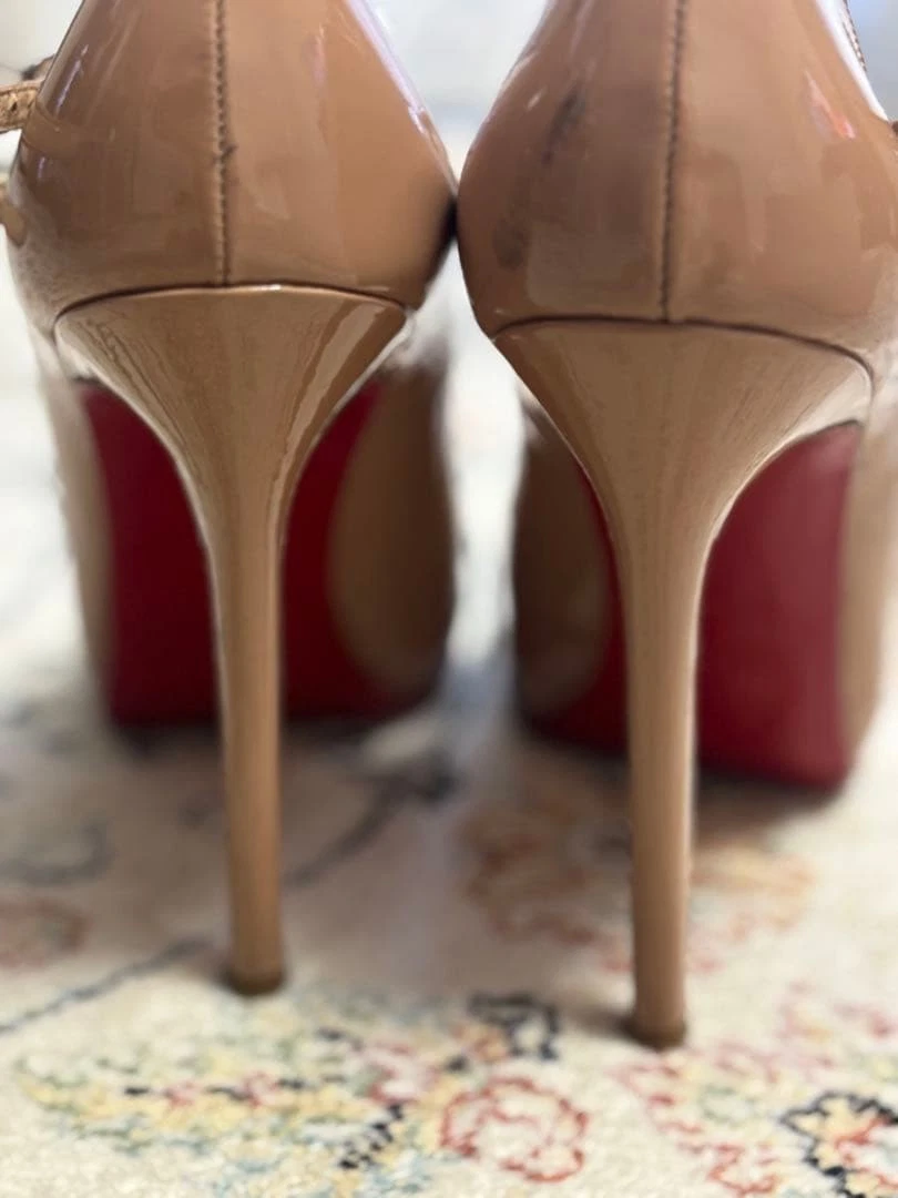 罕见 Christian Louboutin 米色露趾高跟鞋 尺寸 EU38 / US8 婚礼派对 正品-