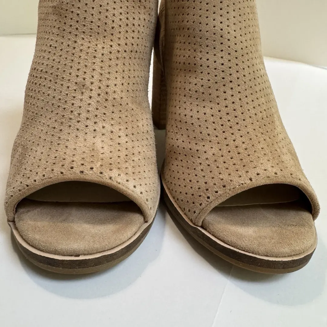 Cole Haan Callista OT 吊带芝麻穿孔麂皮绒凉鞋短靴高跟鞋 5B 盒-