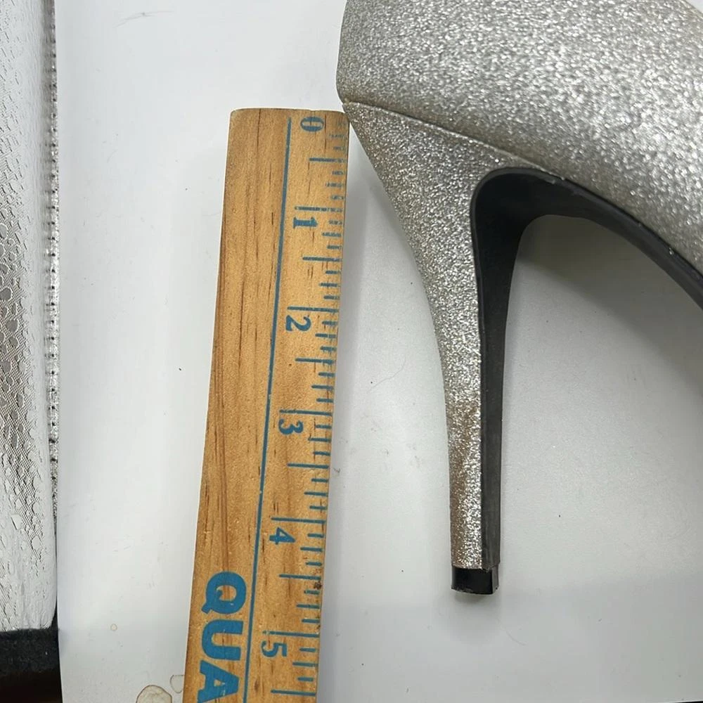 Fioni 一脚蹬高跟鞋高跟鞋细高跟鞋银色闪光女式 9.5 码-