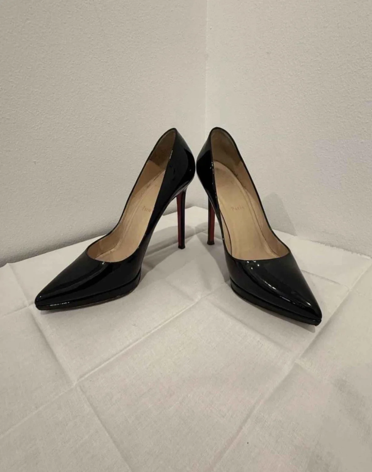 Christian Louboutin 黑色漆皮尖头厚底泵 EU 40-