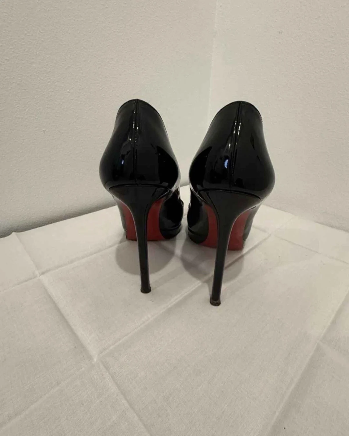 Christian Louboutin 黑色漆皮尖头厚底泵 EU 40-