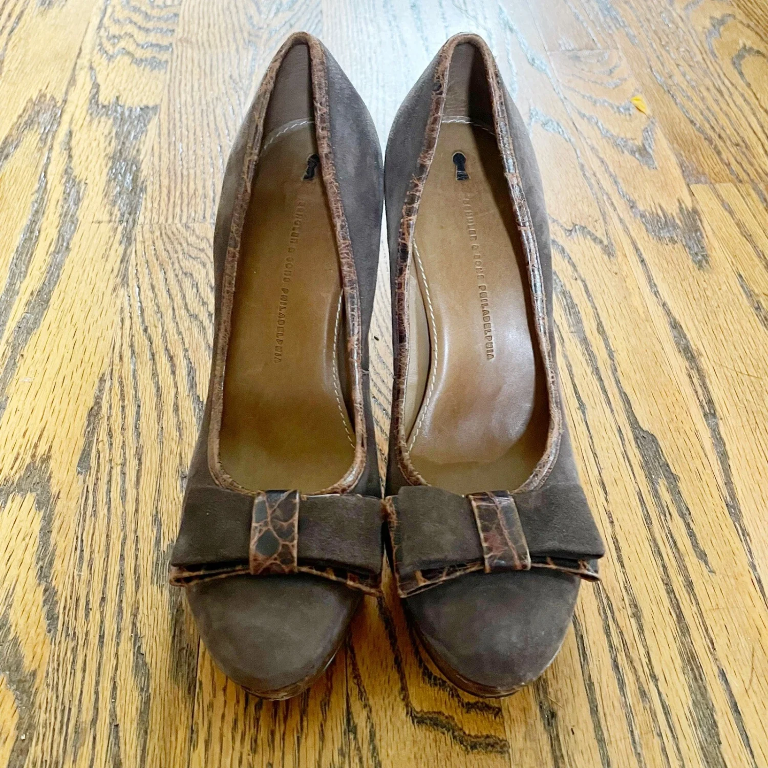 Schuler and Sons Philadelphia Anthropologie 棕色麂皮绒高跟鞋 7 码-