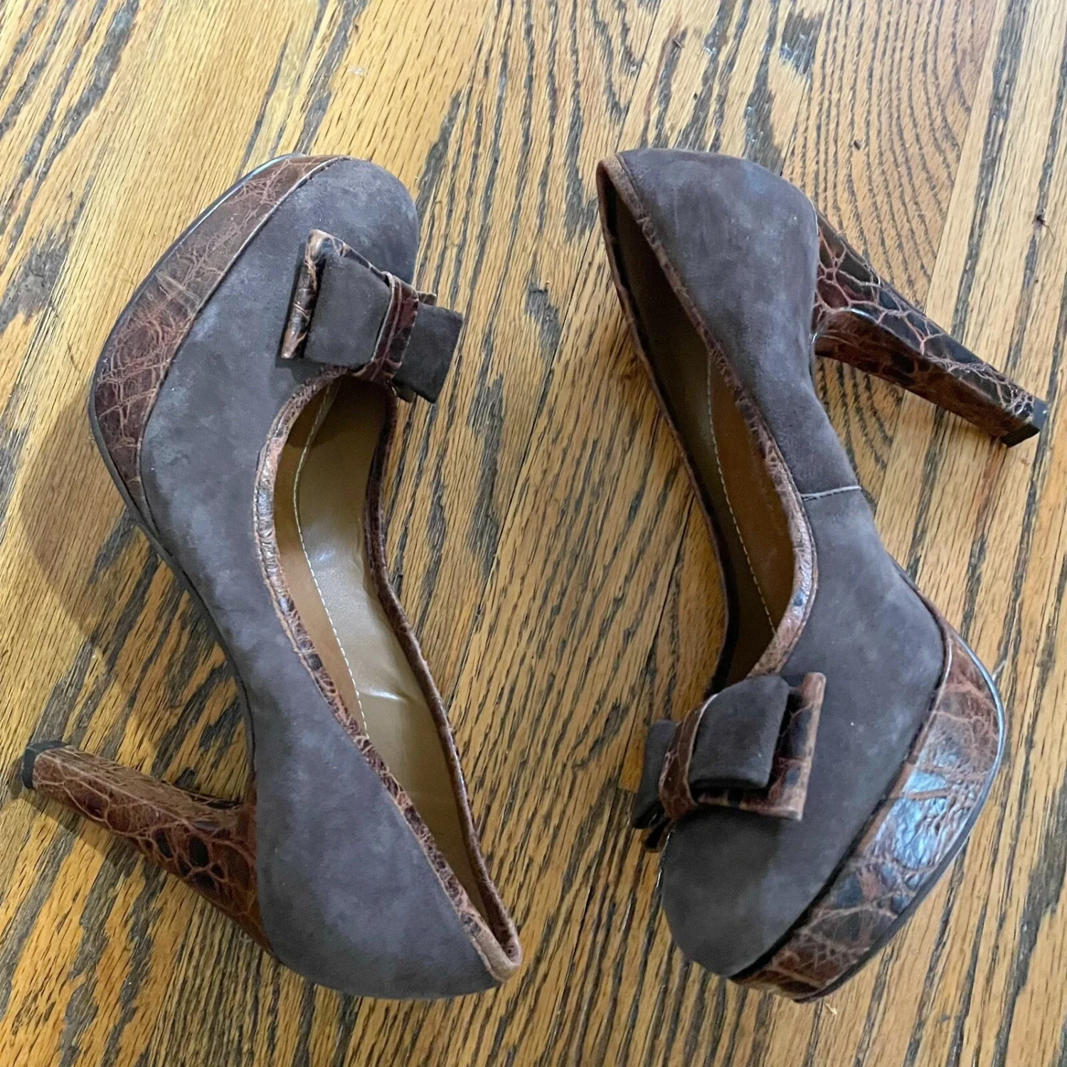 Schuler and Sons Philadelphia Anthropologie 棕色麂皮绒高跟鞋 7 码-