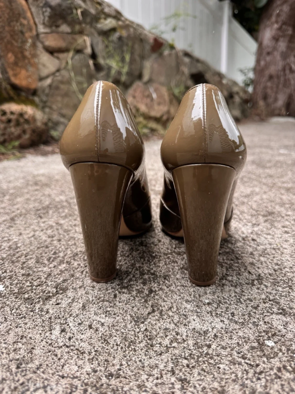 Miu Miu 女式橄榄漆皮露趾粗跟高跟鞋懒人鞋 8 码 -