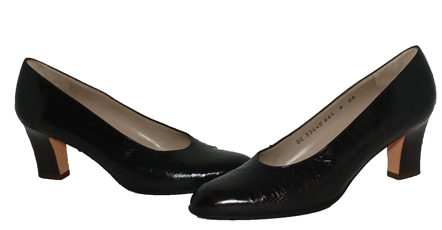 Ferragamo 深棕色鳄鱼浮雕 Leathe 高跟鞋 尺码 8 AA-