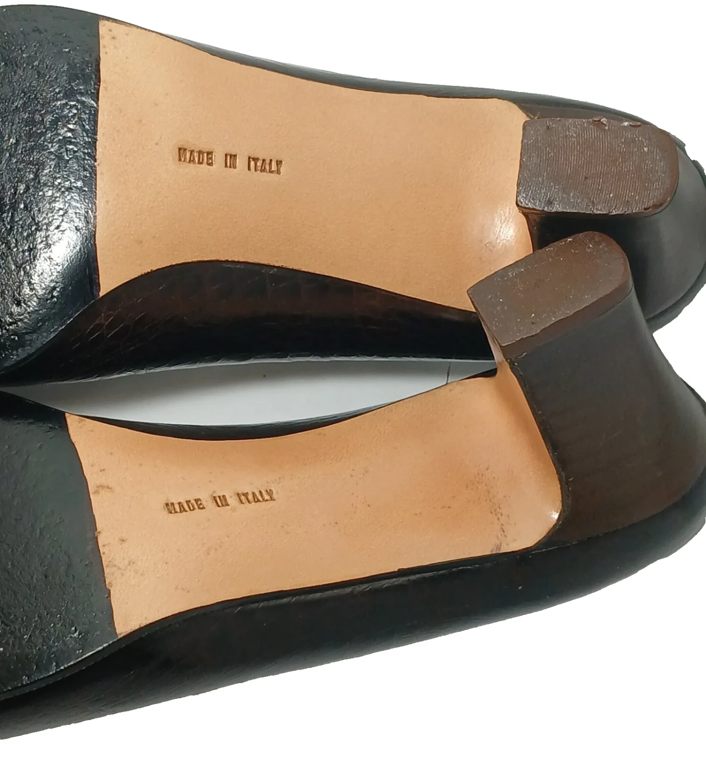 Ferragamo 深棕色鳄鱼浮雕 Leathe 高跟鞋 尺码 8 AA-