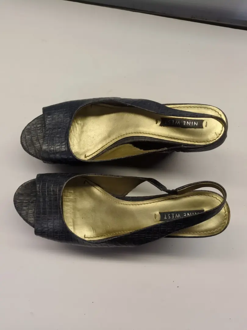 Nine West 9.5 米蓝色皮革蛇皮鞋面带棕色麂皮绒厚底 4.25 英寸楔形鞋 -