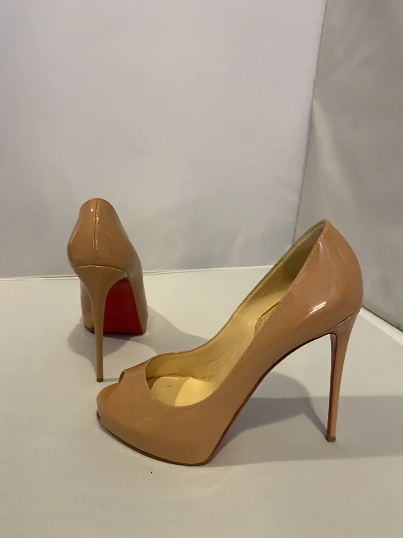 Christian Louboutin 高跟鞋 全新 Very Prive 120 专利腮红 米色 裸色 EU 38/US 8-