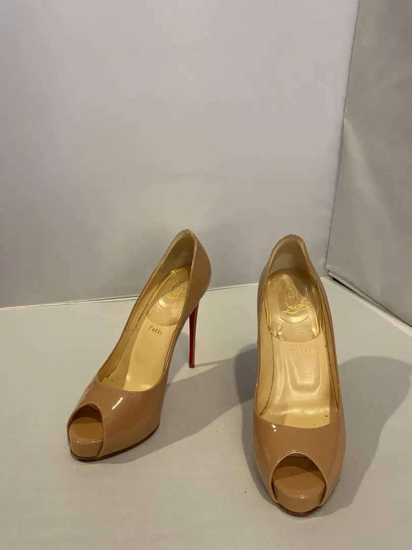 Christian Louboutin 高跟鞋 全新 Very Prive 120 专利腮红 米色 裸色 EU 38/US 8-