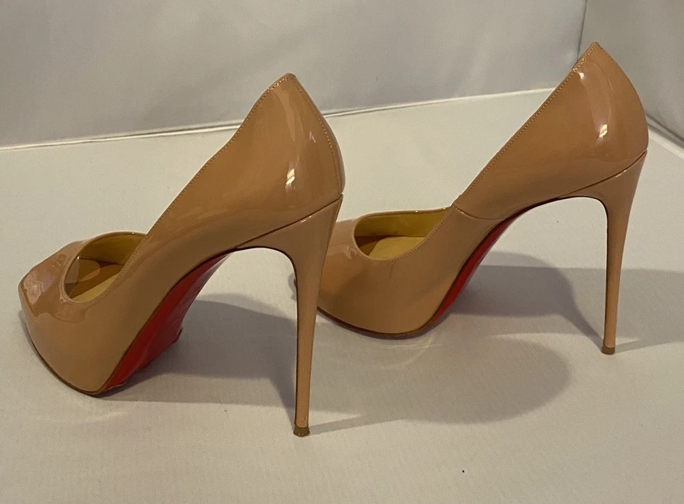 Christian Louboutin 高跟鞋 全新 Very Prive 120 专利腮红 米色 裸色 EU 38/US 8-