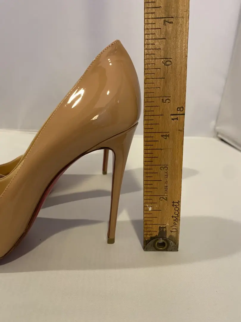 Christian Louboutin Kate 100 毫米鞋跟 - 腮红米色专利 38 EU/8 US-