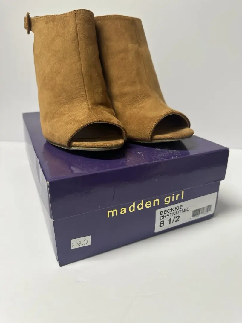Madden Girl "Beckkie" 人造麂皮绒棕色高跟鞋露趾踝靴 8 1/2 码-