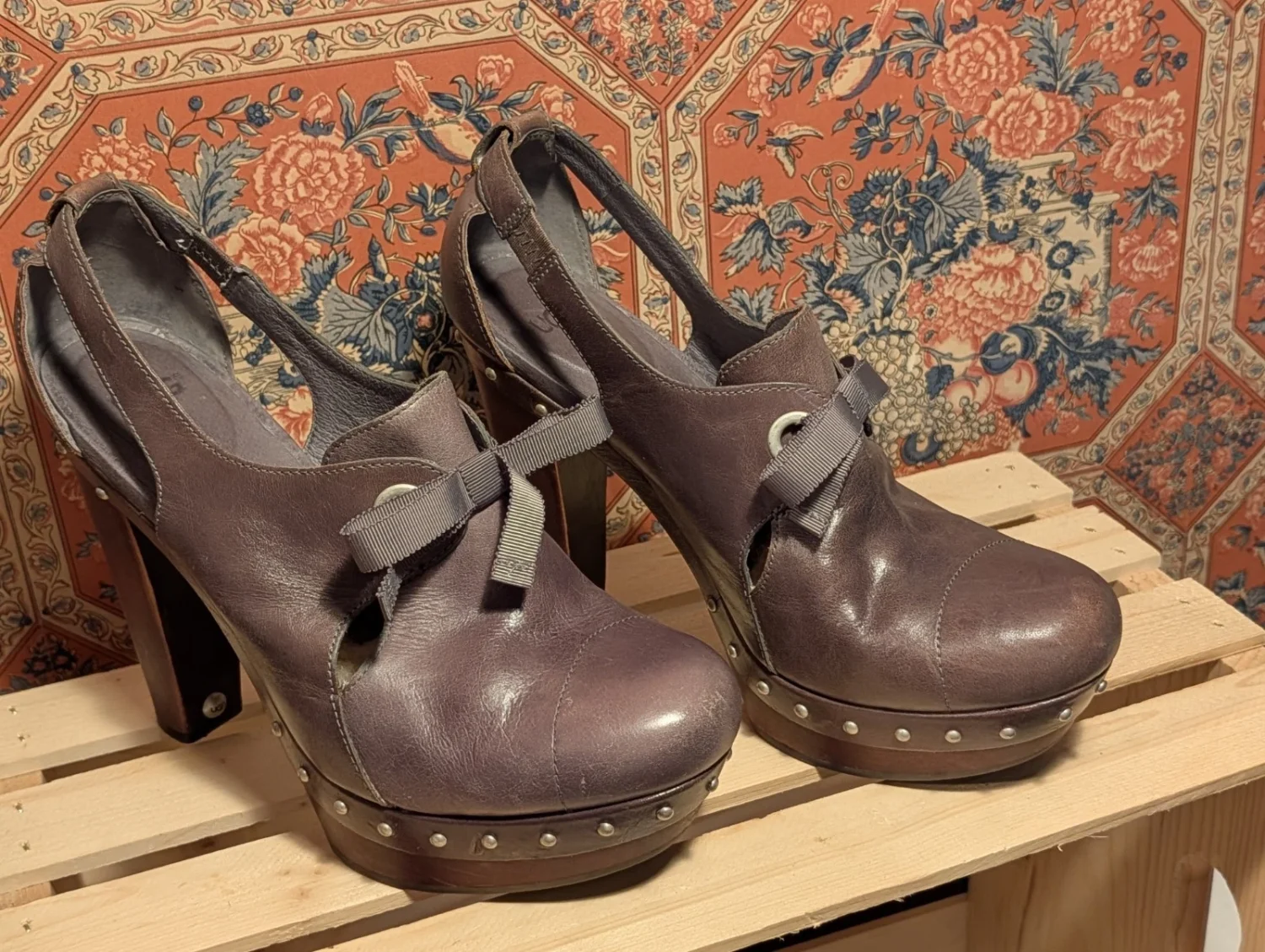 UGG Celestina 皮革铆钉厚底高跟鞋带剪绒鞋垫 11 码 EU 42-