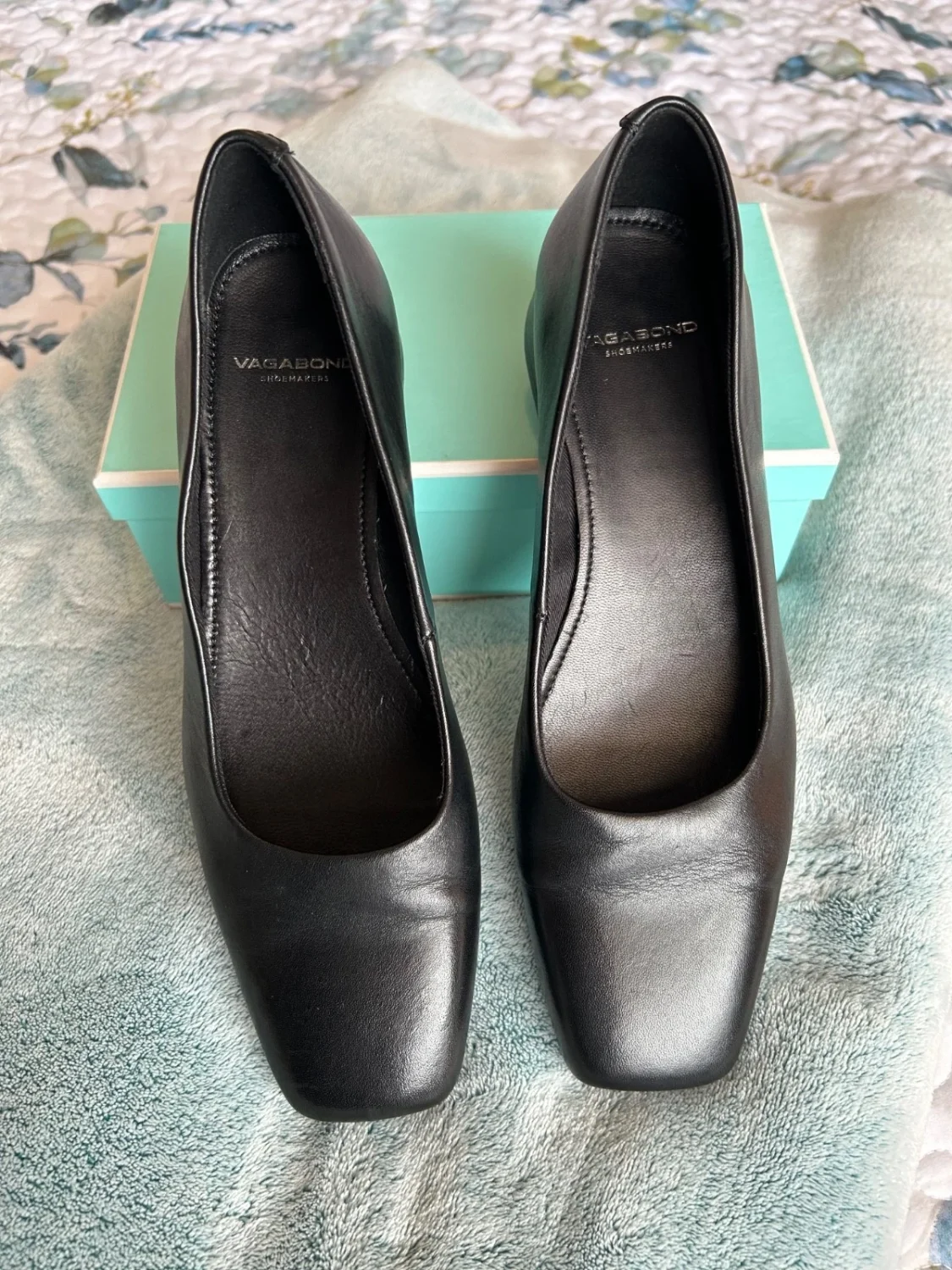 Like New! Vagabond Shoemakers Black Leather Debbi 1” Heeled Pump Size EU37/US7