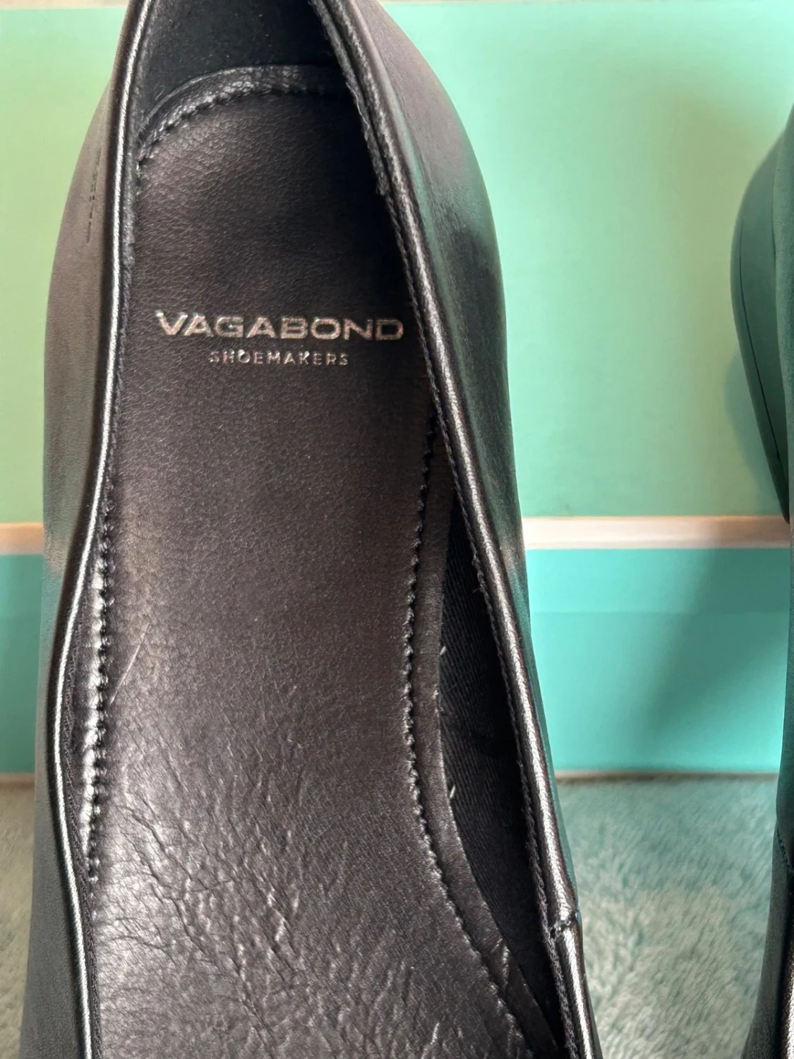 Like New! Vagabond Shoemakers Black Leather Debbi 1” Heeled Pump Size EU37/US7