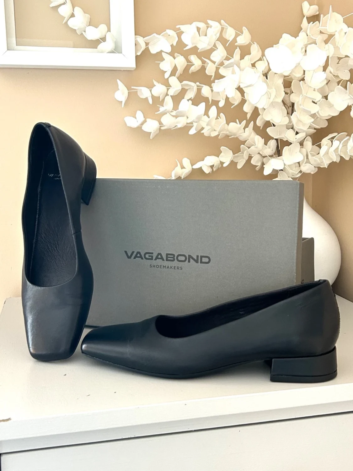 Like New! Vagabond Shoemakers Black Leather Debbi 1” Heeled Pump Size EU37/US7