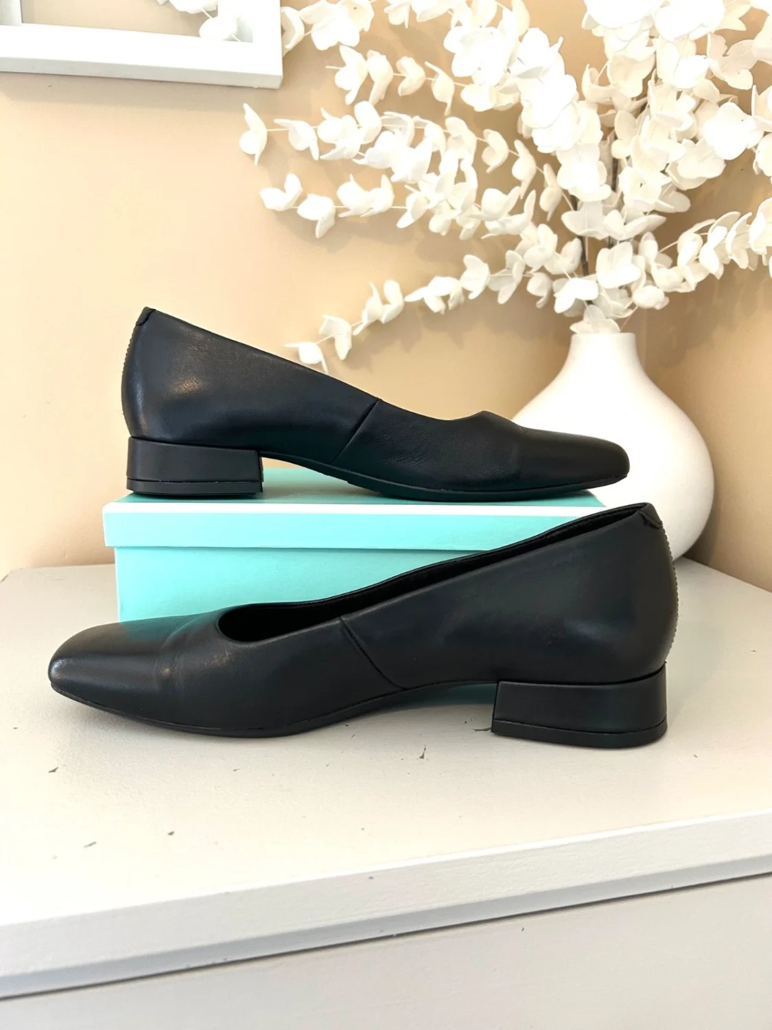 Like New! Vagabond Shoemakers Black Leather Debbi 1” Heeled Pump Size EU37/US7