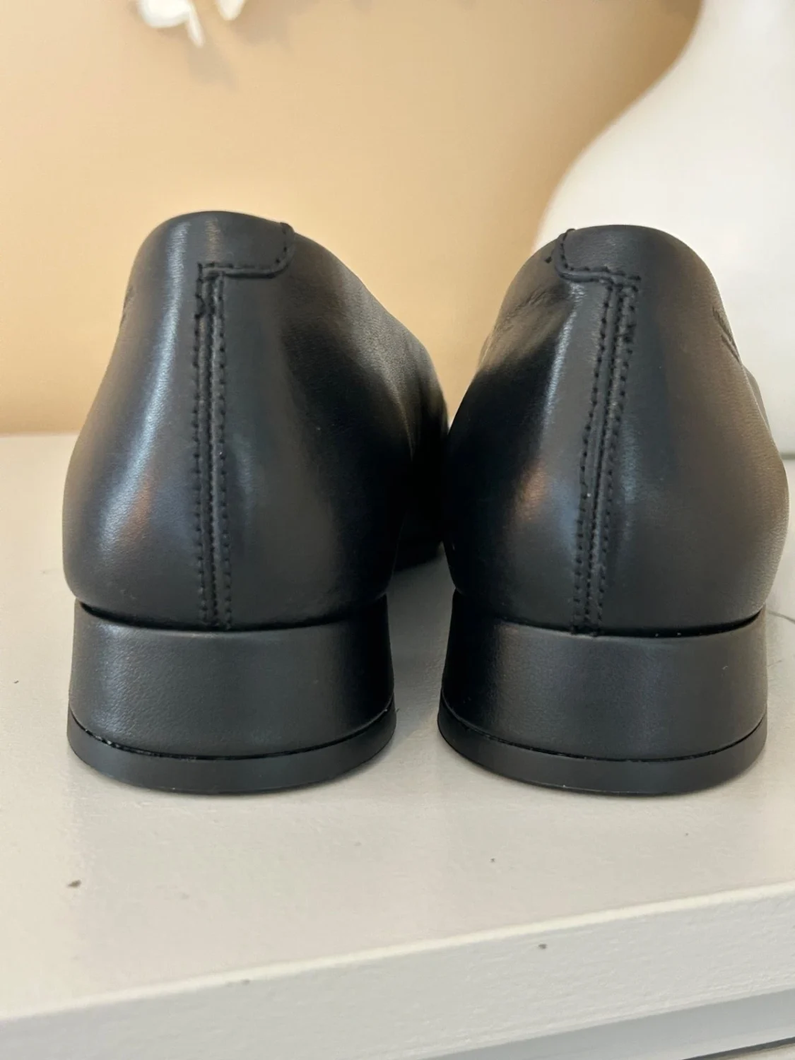 Like New! Vagabond Shoemakers Black Leather Debbi 1” Heeled Pump Size EU37/US7