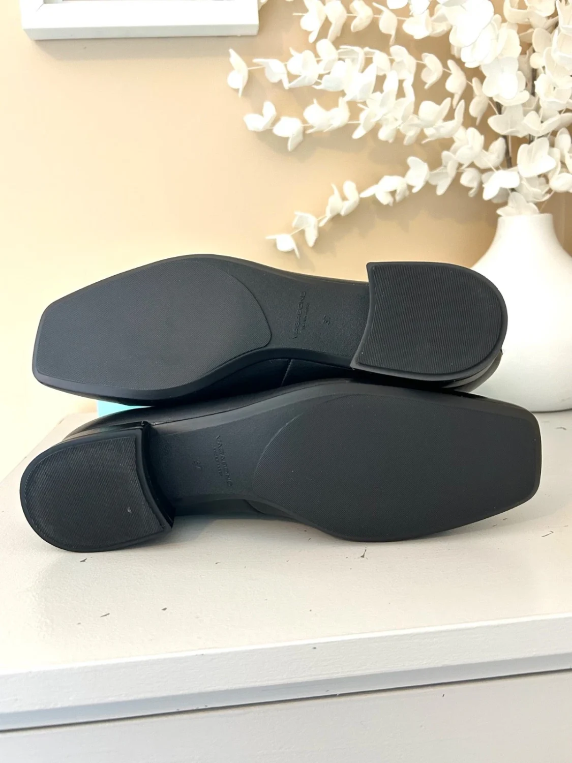 Like New! Vagabond Shoemakers Black Leather Debbi 1” Heeled Pump Size EU37/US7