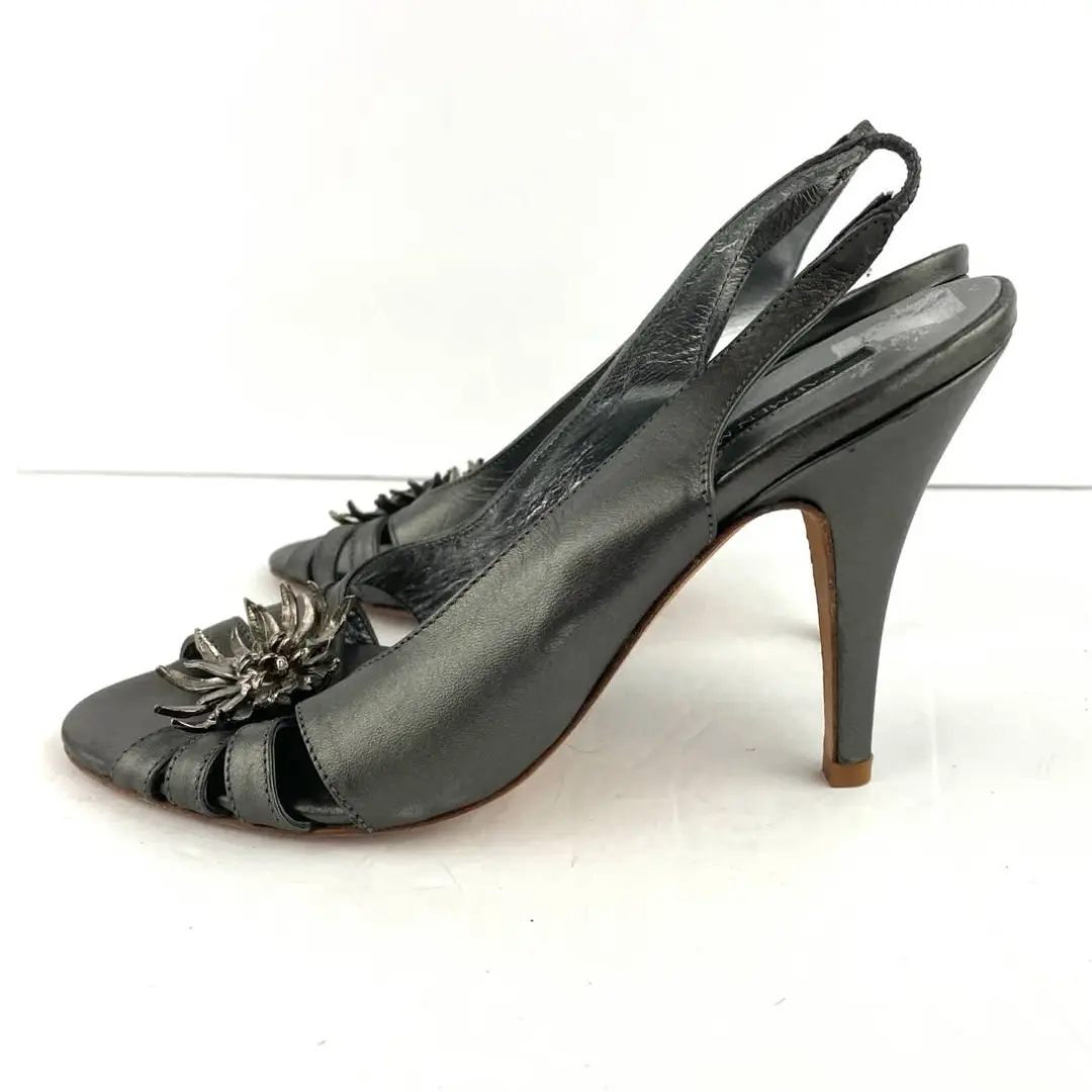 Carmen Marc Valvo 灰色高跟鞋金属色 6.5 码金属花卉中心-