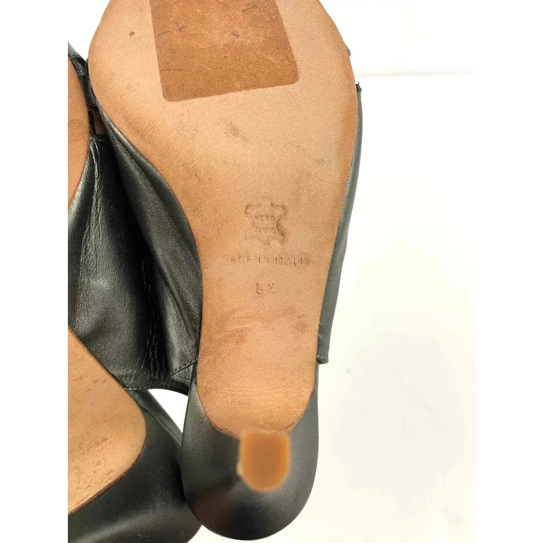 Carmen Marc Valvo 灰色高跟鞋金属色 6.5 码金属花卉中心-