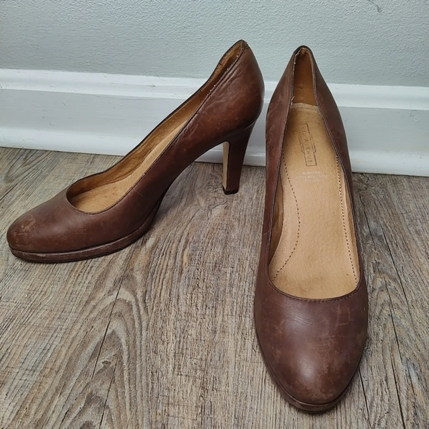 Saks 5th Avenue真皮棕色高跟鞋-