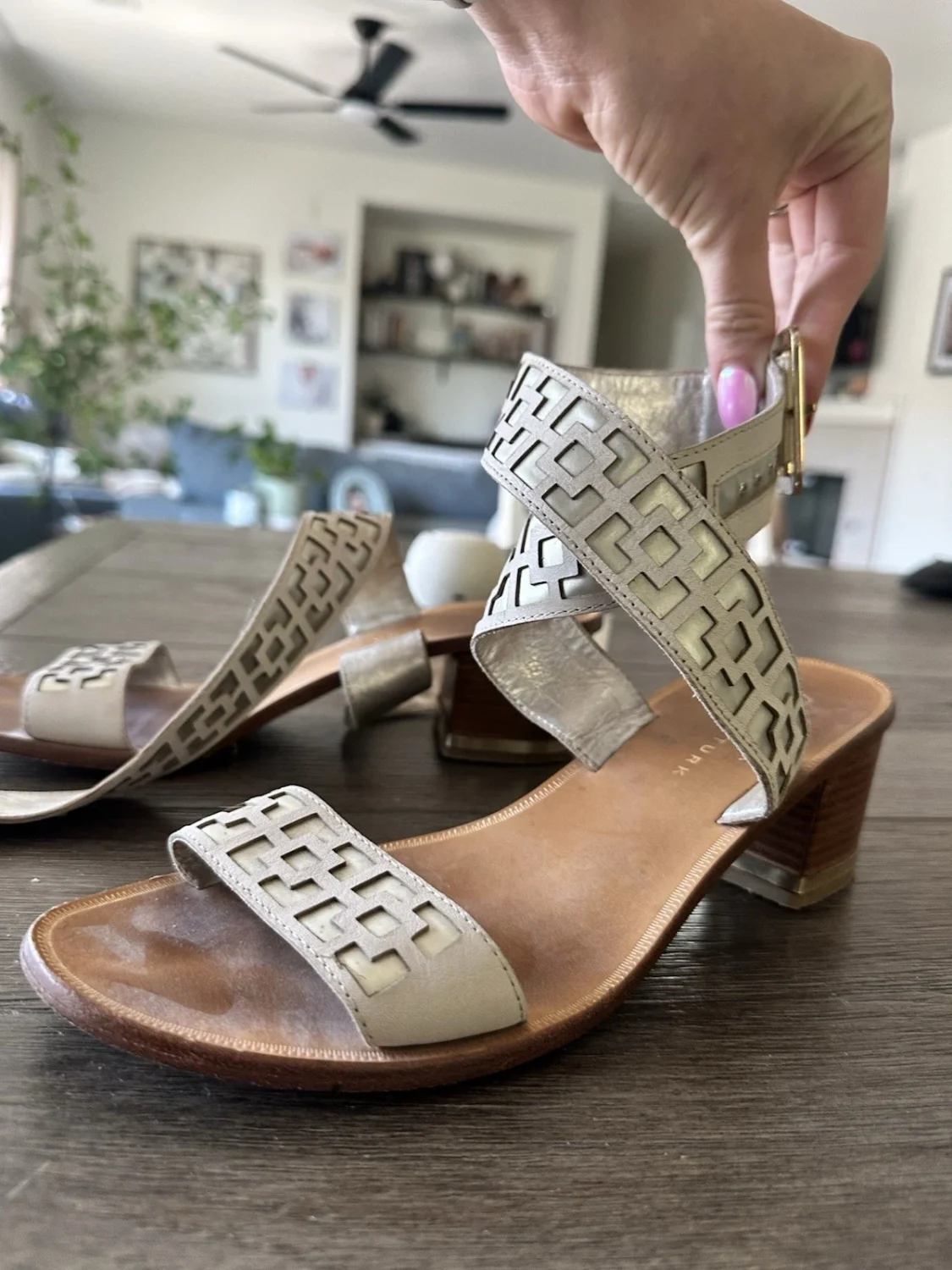 Trina Turk 女式米色几何镂空绑带凉鞋露趾 9 码-