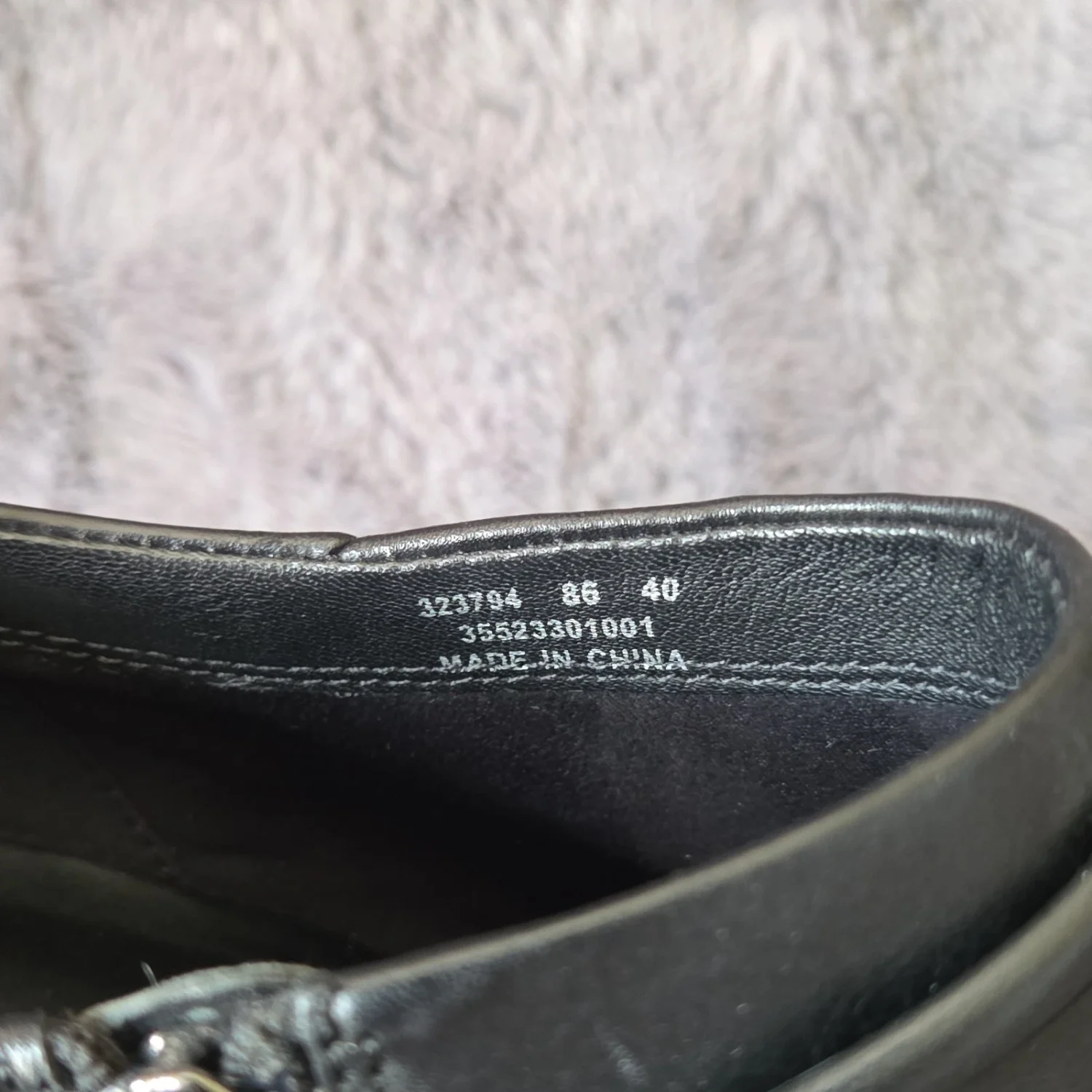 ECCO女式黑色皮革圆头拉链高跟鞋EU 40 US 9宽B-